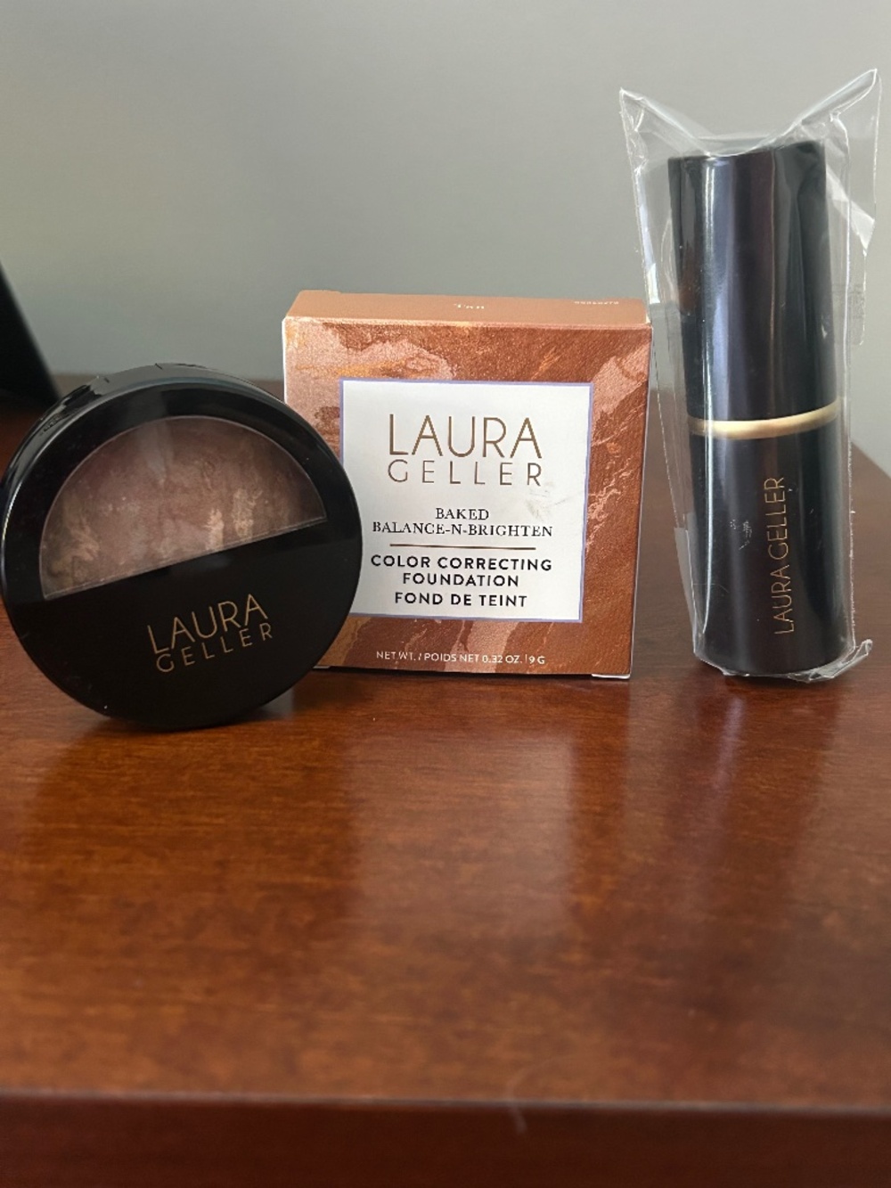 Laura Geller Baked Balance n Brighten Tan Foundation & retractablebKabuki Brush